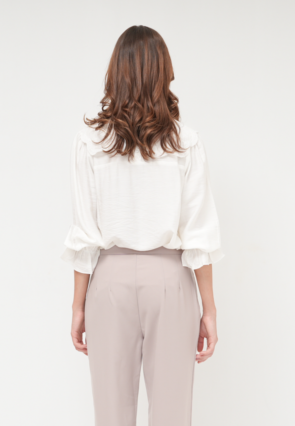 Women'S White Long Sleeved Blouse