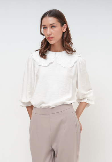 Women'S White Long Sleeved Blouse