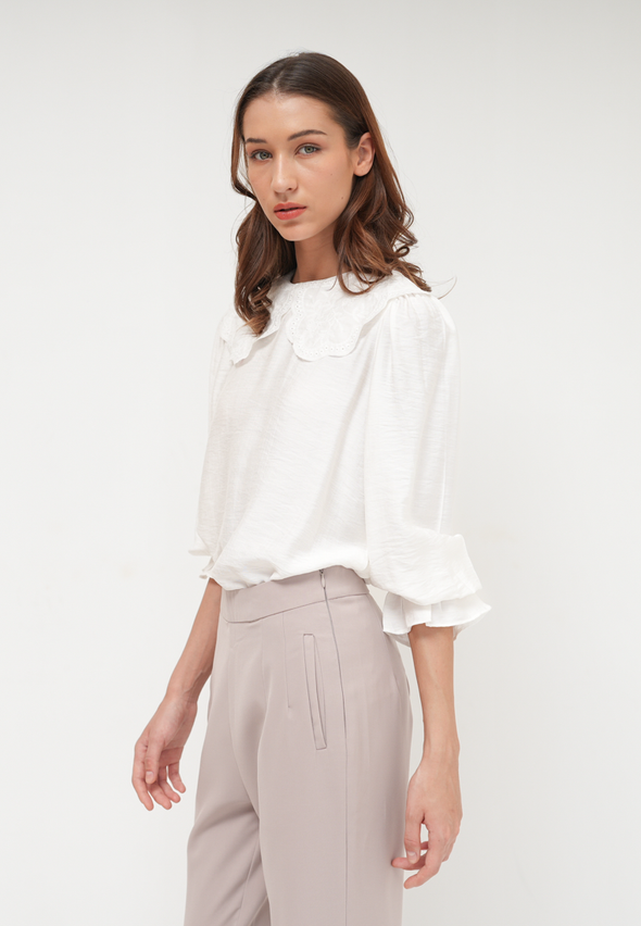 Women'S White Long Sleeved Blouse