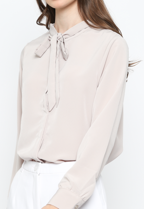 Women'S Cream Bow-Tie Shirt