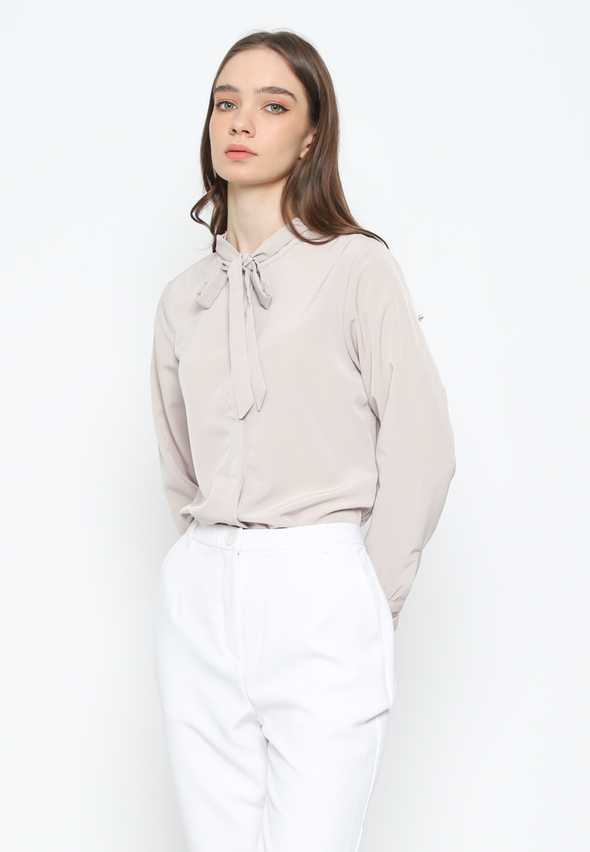 Women'S Cream Bow-Tie Shirt