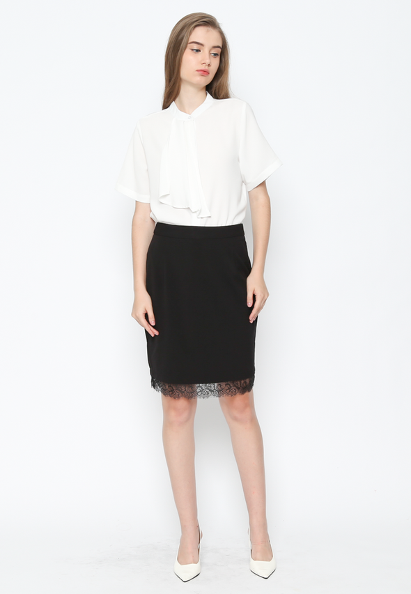 Women'S White Short Sleeve Blouse With Layer Collar