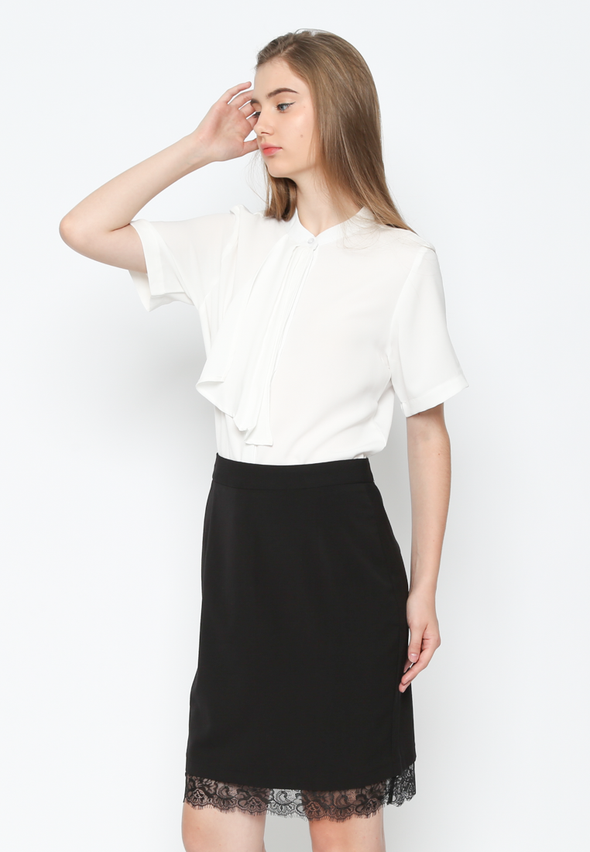 Women'S White Short Sleeve Blouse With Layer Collar